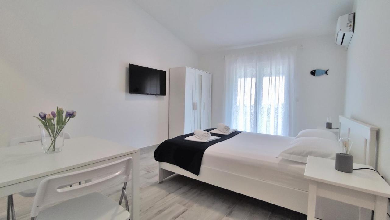 Apartmani Bodo Drvenik  Bagian luar foto